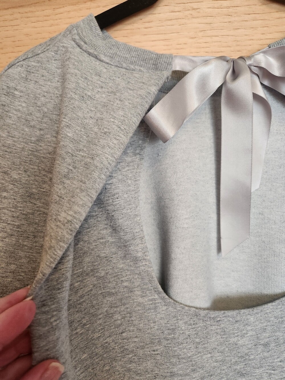 HEATHER GREY CUTOUT BACK RIBBON TIE SWEATSHIRT SIZE LARGE SOFT GIRL AESTHETIC - Picture 5 of 8